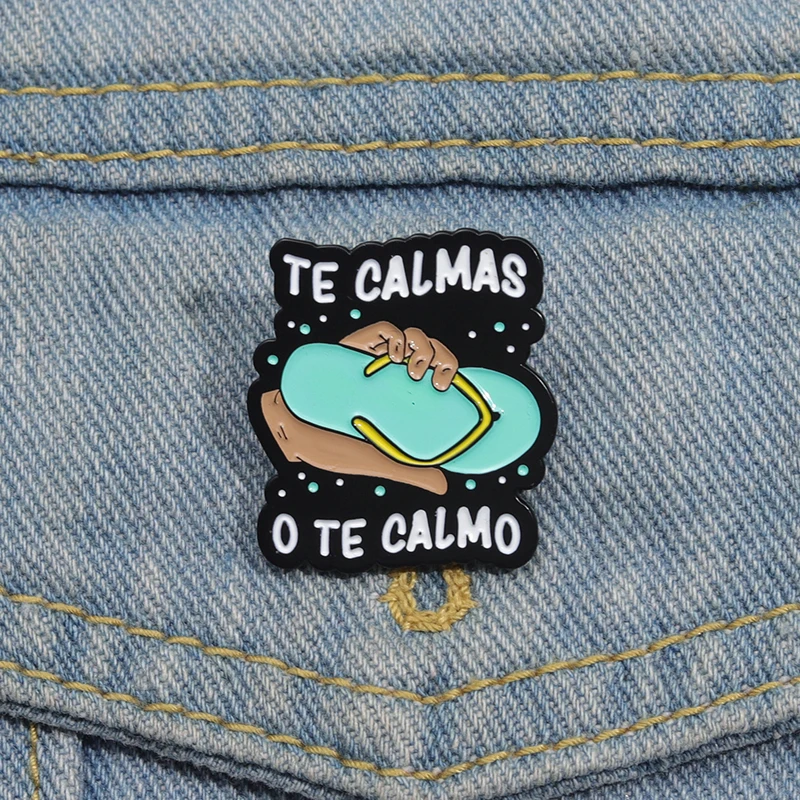 Te Calmas O Te Calmo Enamel Pins Funny Spanish Mom Slippers Humor Brooches Metal Lapel Badge Accessories Jewelry Gift for Friend