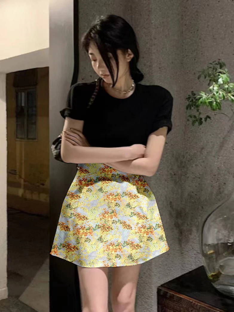 하이 웨이스트 플레어 미니 스커트 꽃 프린트 다목적 폴리 에스터 패브릭 포켓 디테일 여름 컬렉션 여성 패션