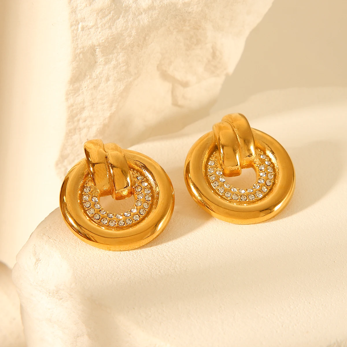 

Fashion Classic Round Stainless Steel Earrings With Minimalist Design For Women 18k Gold Plated Earrings Inlaid With Zircon