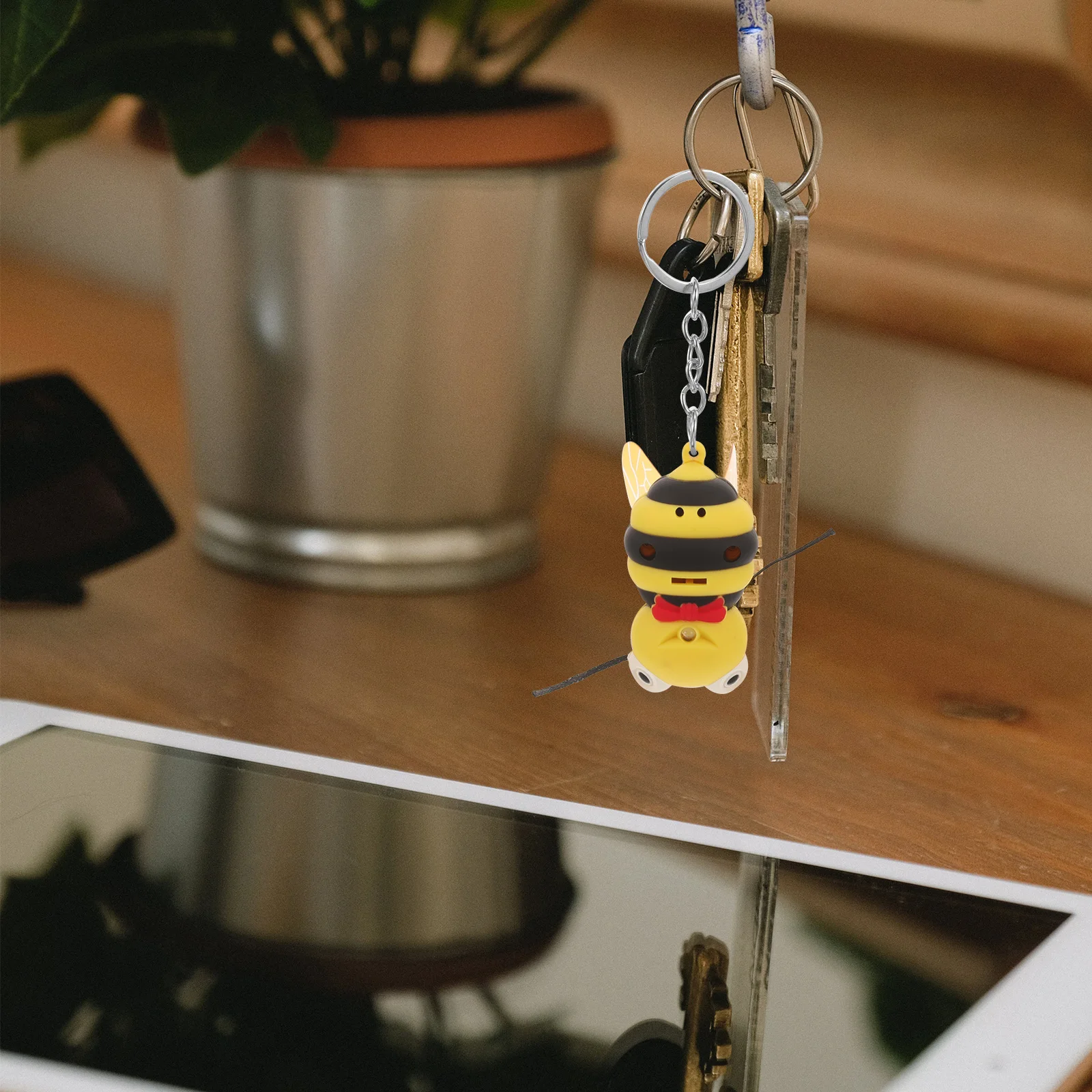 

Light Sound Bee Shaped Keychain Yellow Black 5.0Cm Cute Innovatice Kids Gift Innovatice Keychain Key Ring Accessory
