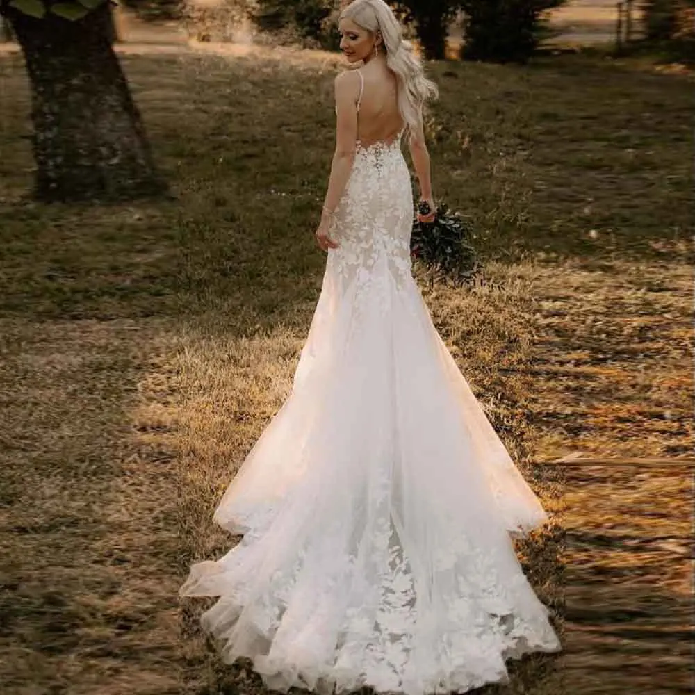 ชุดแต่งงานแบบเรียบหรูประดับลูกไม้ปักลาย สายเดี่ยวเปิดหลัง ทรงเมอร์เมด ปักลายอย่างประณีต