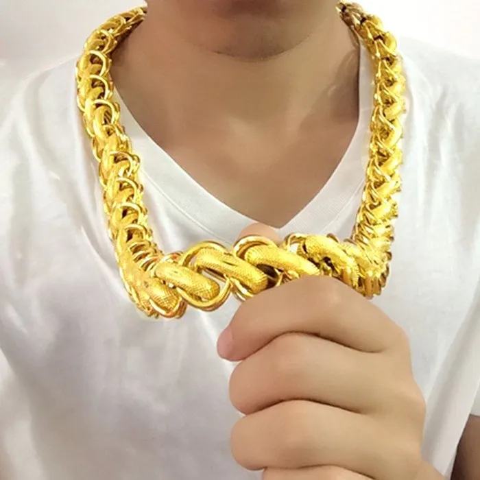 men’s bold fu character gold necklace with 24K pure gold AU999 looks striking and powerful for trips and parties.