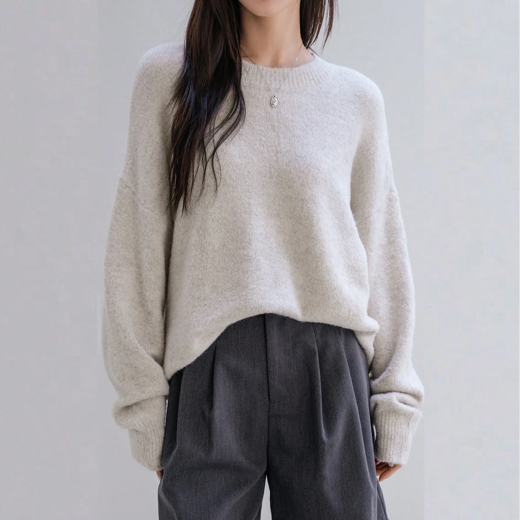 

Korean Style Simple Round Neck Pullover Sweater for Women New Autumn and Winter 2025 Model Loose and Versatile Laid-back Style