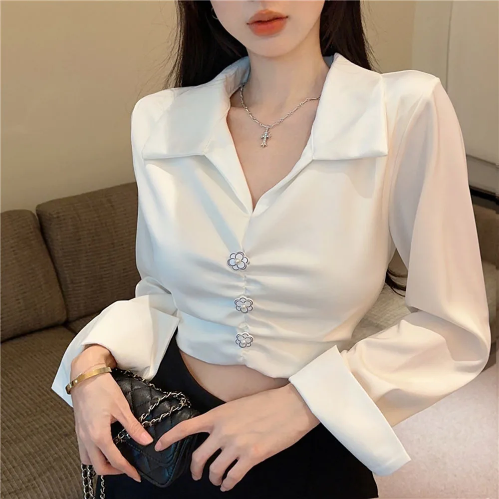 

2024 Spring/Summer White Shirt Women's Fashion Polo Neck Long Sleeve Elegant Pleated Lace Crop Tops Ladies Flower Buttons Blouse