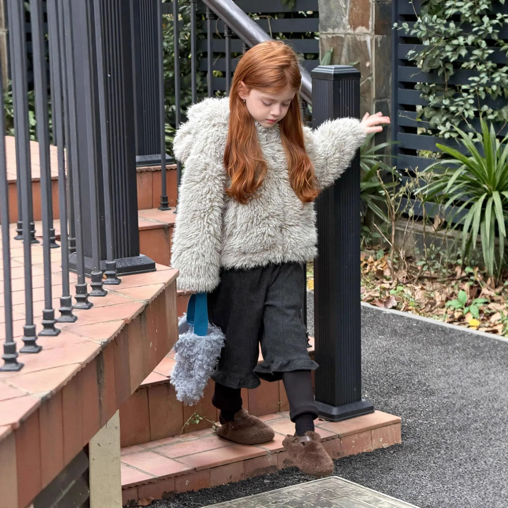 2025 New Girls Warm Jacket Children's Velvet Thickened Hooded Sweater Baby Fashion Imitation Fur Cardigan Boutique Clothing