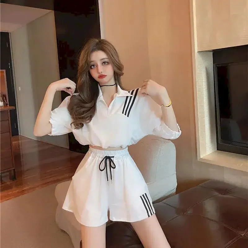 

Sports Style Suits Women Summer Korean Short-sleeved Navel Tops and Fashion Wide-leg Shorts Two Piece Sets Casual Womens Clothes