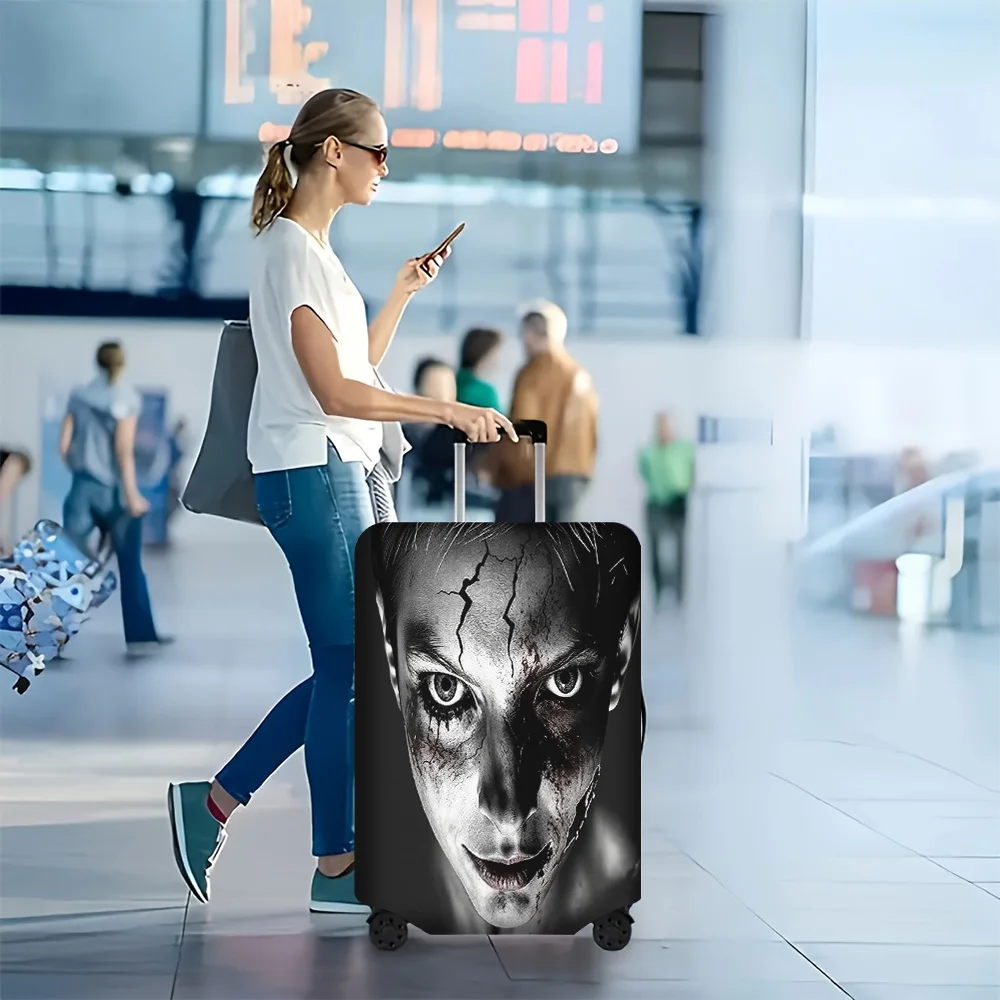 1pc luggage cover featuring a spooky cracked face design. Fits 18–32-inch suitcases; perfect for Halloween decorations