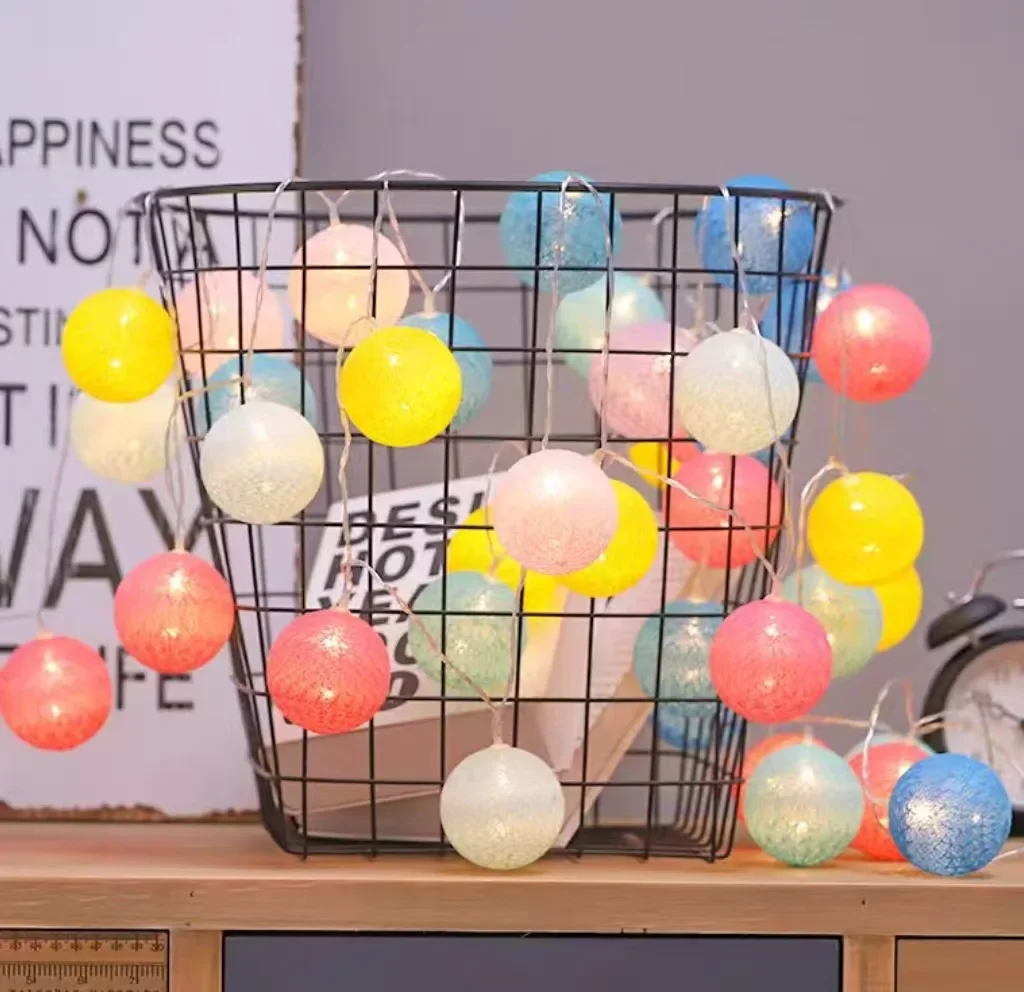 القطن جارلاند كرات أضواء سلسلة عيد الميلاد في الهواء الطلق معلقة غرفة الحفلات السرير الجنية أضواء الزفاف زينة الهالوين