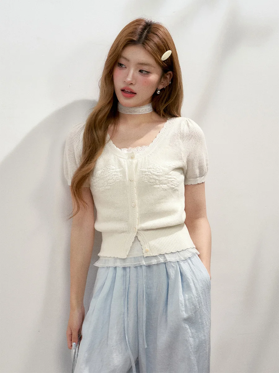 

Корейский вязаный кардиган 6DEWS свободного кроя с короткими рукавами-фонариками и вышивкой в виде лепестков розы для женщин