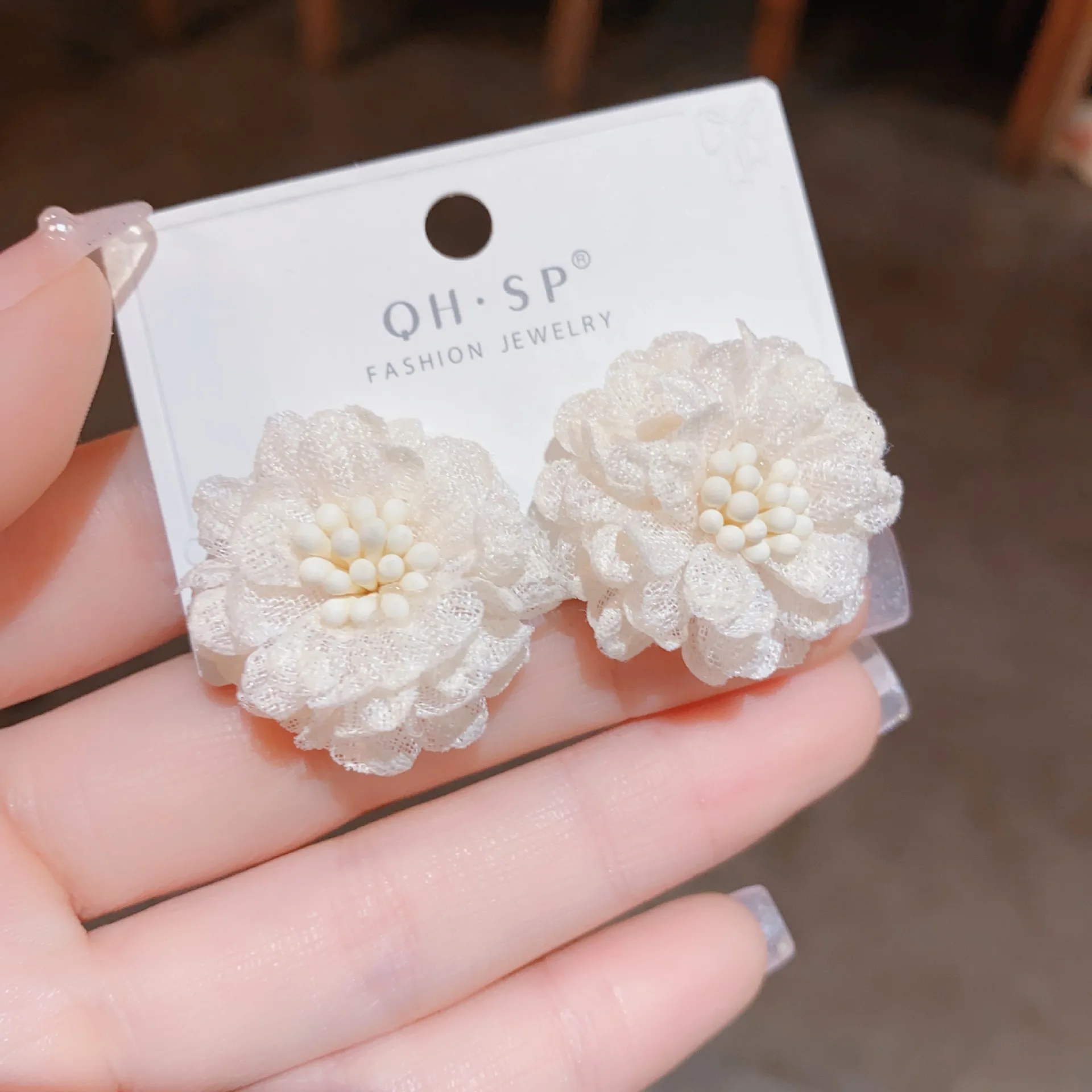 

Новые летние персонализированные тканевые серьги-гвоздики с цветком, женские модные нишевые дизайнерские серьги Mori