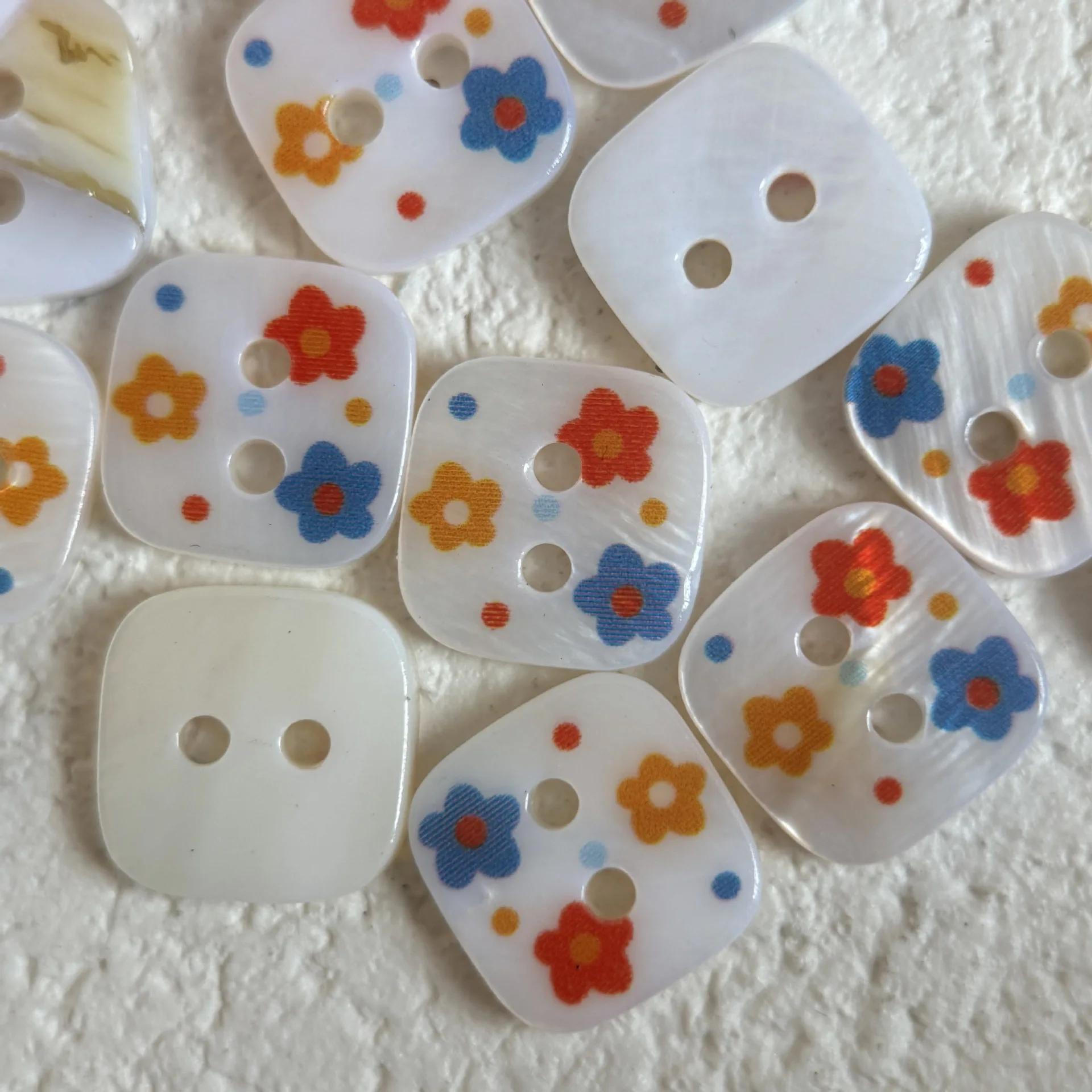 10Pcs 11.5mm Natural Shell Buttons - Square Floral 2-Hole Buttons for Shirts, Cardigans & All-Season Clothing