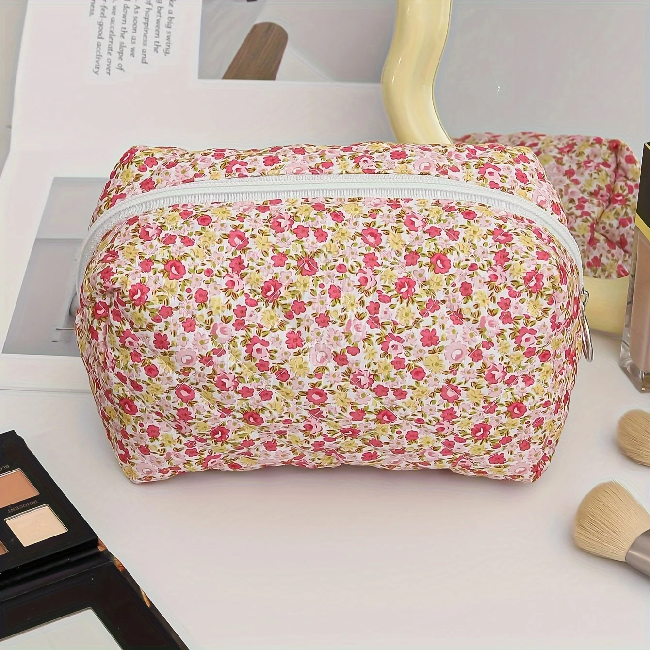 Cute Small Floral Cotton Makeup Bag, Quilted Zipper Pouch for Women and Girls, Kawaii Travel Cosmetic Bags for Purse