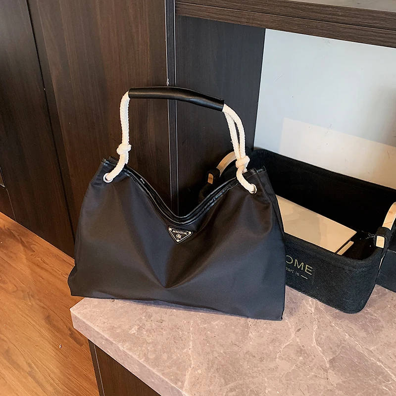 

Модная практичная женская сумка, легкая, роскошная, портативная, многофункциональная, универсальная, темпераментная, вместительная, модный стиль