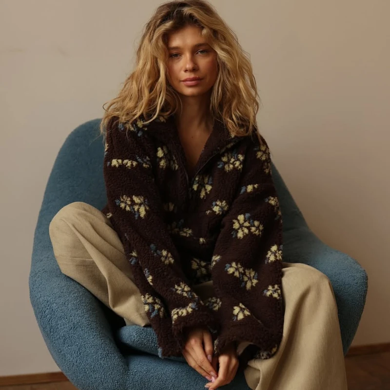 TARUXY Fleece Flowers Sweatshirt Women's Fashion Zipper Loose Long Sleeves Keep Warm Leisure Commuting Pullover Autumn 2025 New