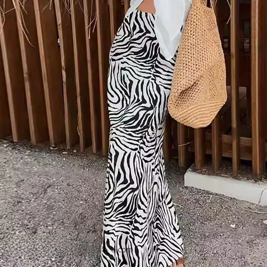 

Юбка с принтом зебры и высокой талией. Женская длинная юбка трапециевидной формы с модным принтом. Дизайн с высокой талией для молодежи.
