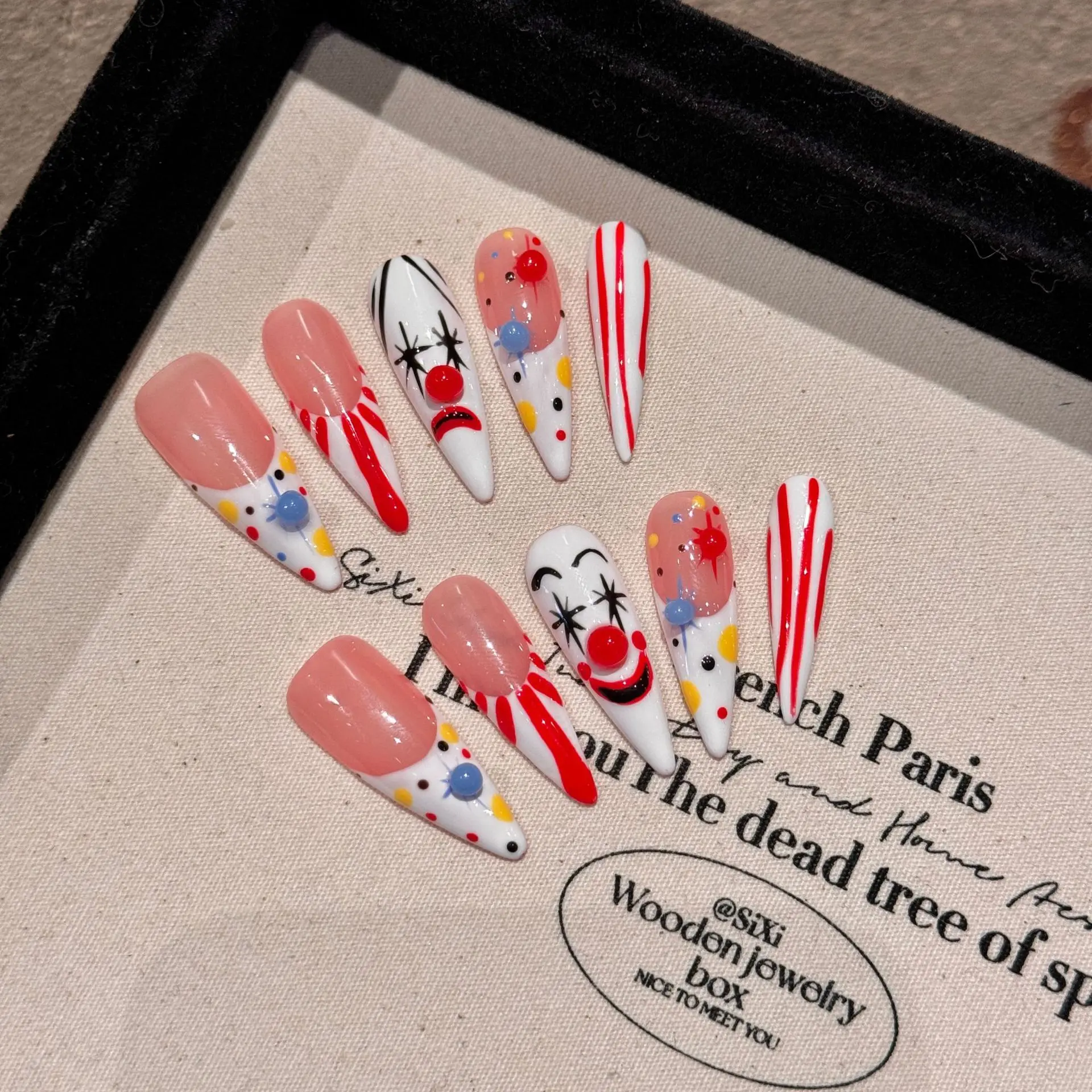 

Clown Mask Nail Art European and American Style Fashion Manicure (186)