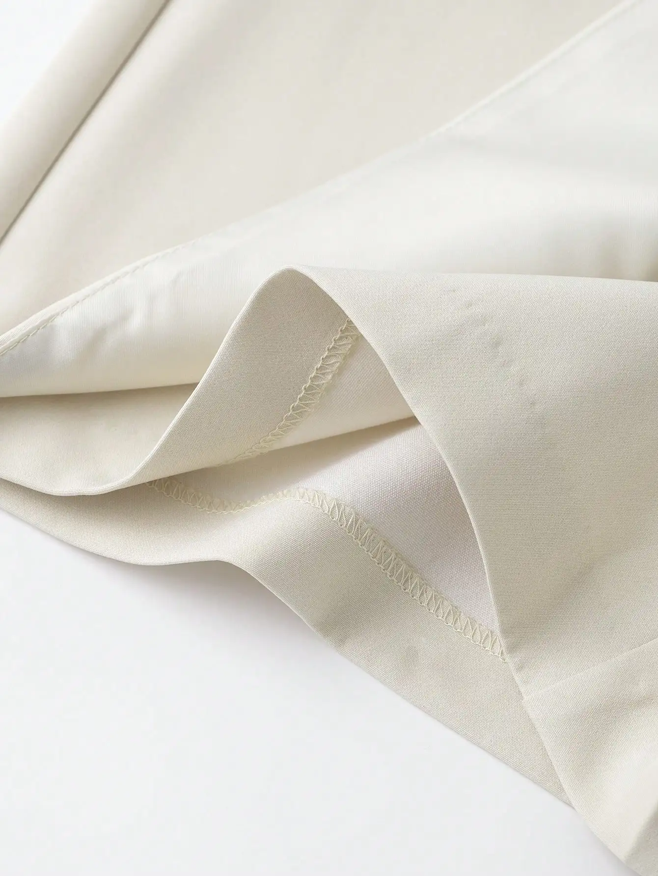 Saia Assimétrica Creme para Mulheres com Fecho de Zíper Lateral