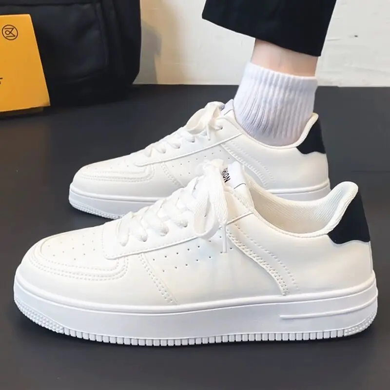 Zapatos blancos clásicos para hombres, zapatos de estudiante de moda de estilo coreano, transpirables, gruesos, casuales, zapatillas para las cuatro estaciones