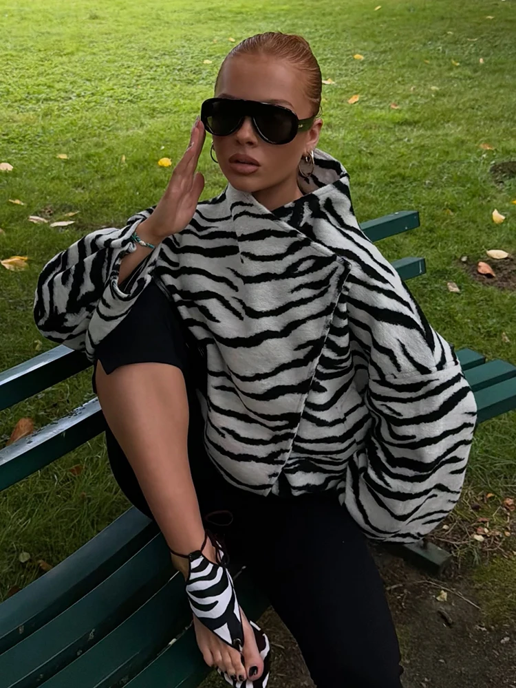 Modische asymmetrische Mäntel mit Zebramuster für Damen, schicke Wickeljacke mit hohem Kragen, übergroße Drop-Shoulder-Jacke, Herbst-Winter-Streetwear-Oberbekleidung – Detail 10