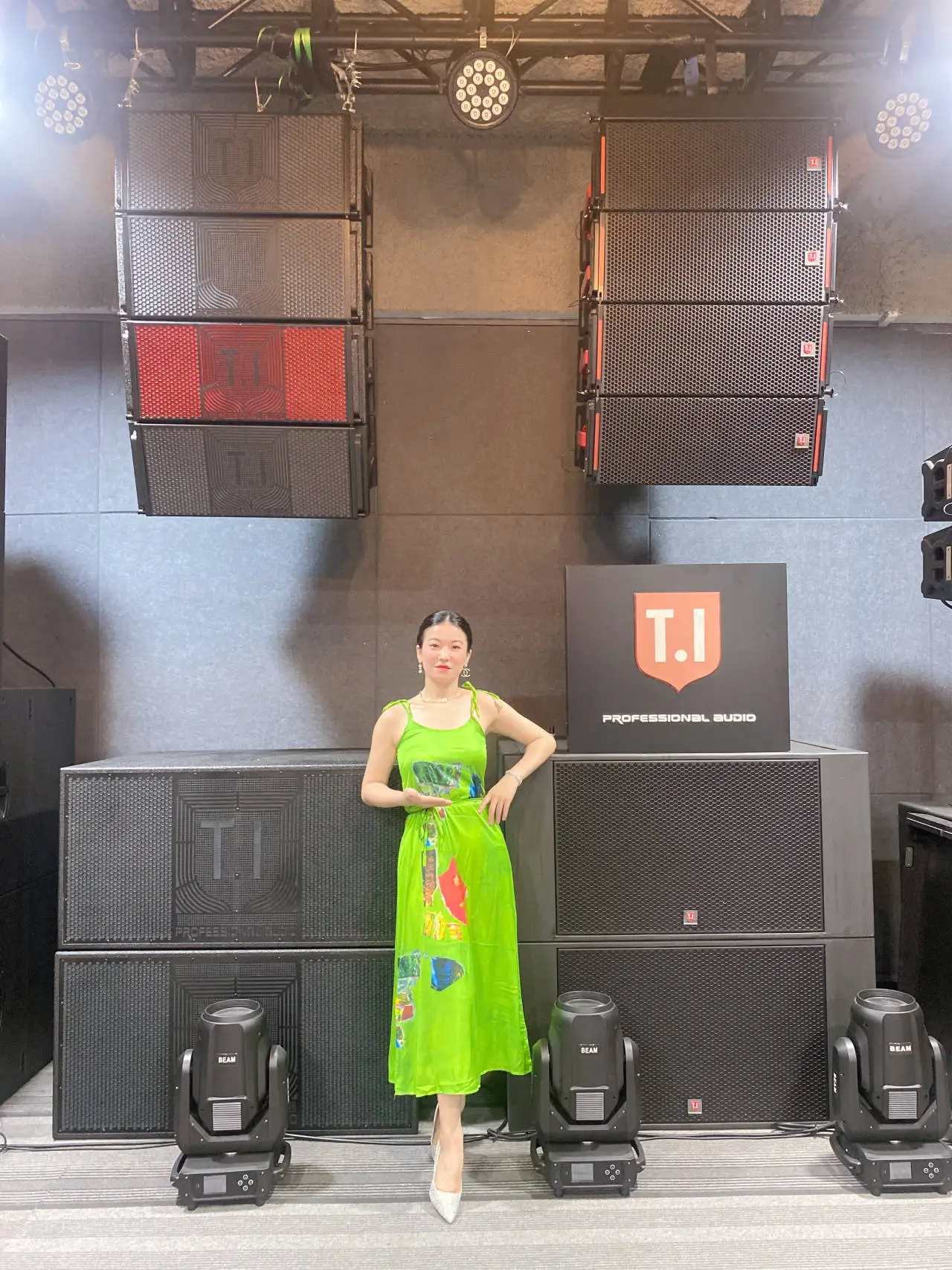 Altavoz Profesional de Línea para Escenario Deepbass LA-215BP con Doble Woofer de 15 Pulgadas