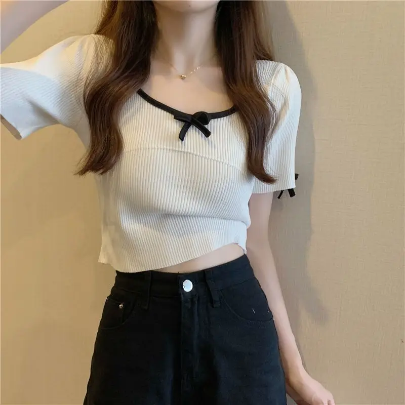

Short-sleeved 2025 New French Shirt for Women with High-end Fashionable Clavicle T-shirt Design Niche Short Top Summer