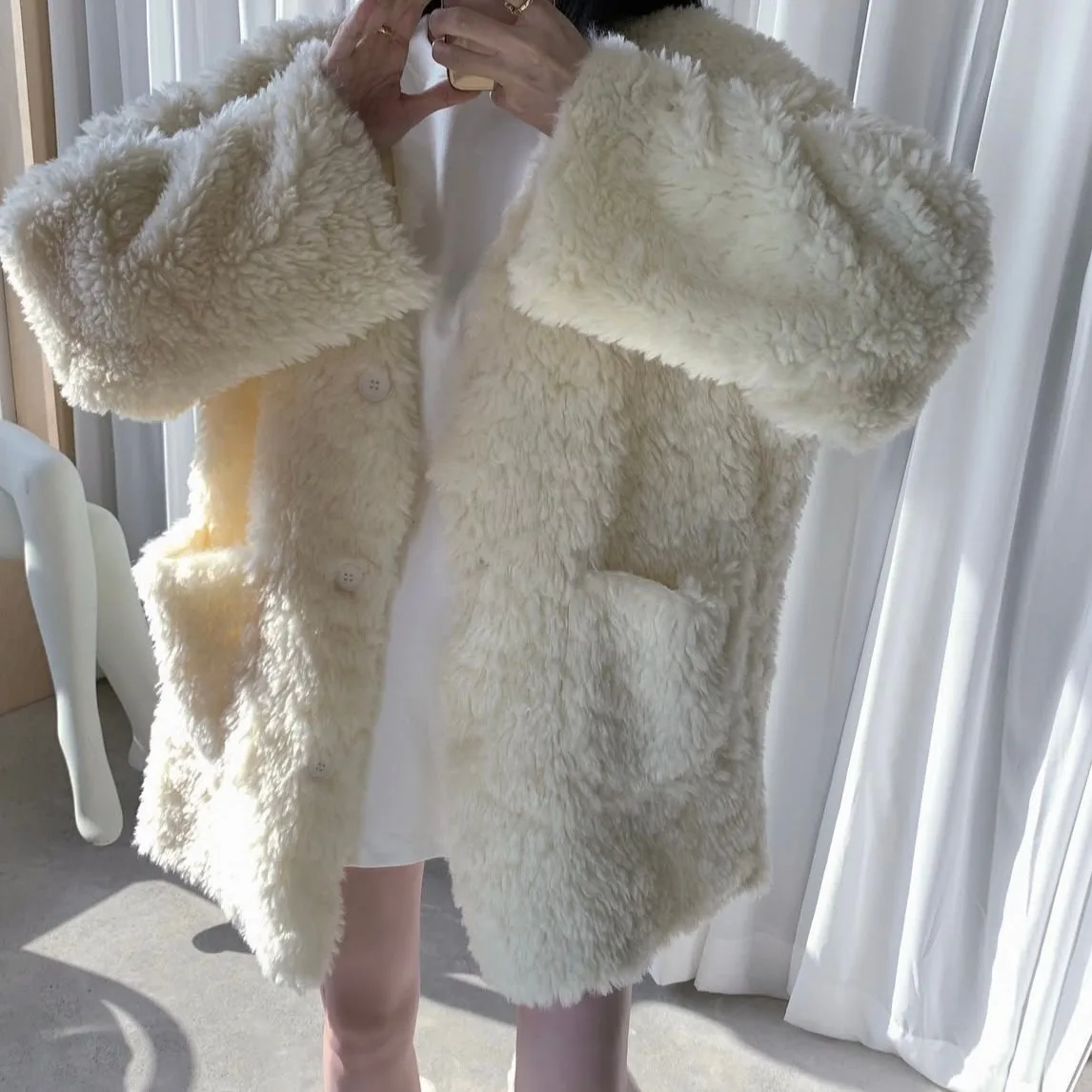 เสื้อโค้ทขนสัตว์ผู้หญิงสไตล์เกาหลี รุ่นใหม่ ใส่สบาย อุ่น ทรงหลวม ช่วยให้ดูผอม ใส่ได้หลายโอกาส เหมาะสำหรับฤดูใบไม้ร่วงและฤดูหนาว