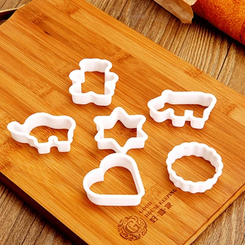 

1Pcs Plastic Cookie Cutter Tropical Leaves Geometric Font Mold Cake Biscuit Carving Decoration Tool Baking