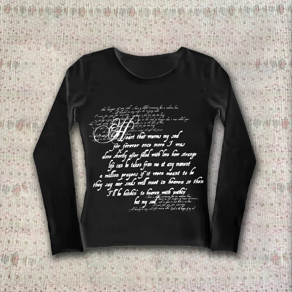 T-shirt a maniche lunghe in stile gotico scuro europeo e americano con stampa di lettere girocollo slim fit alla moda da donna piccante