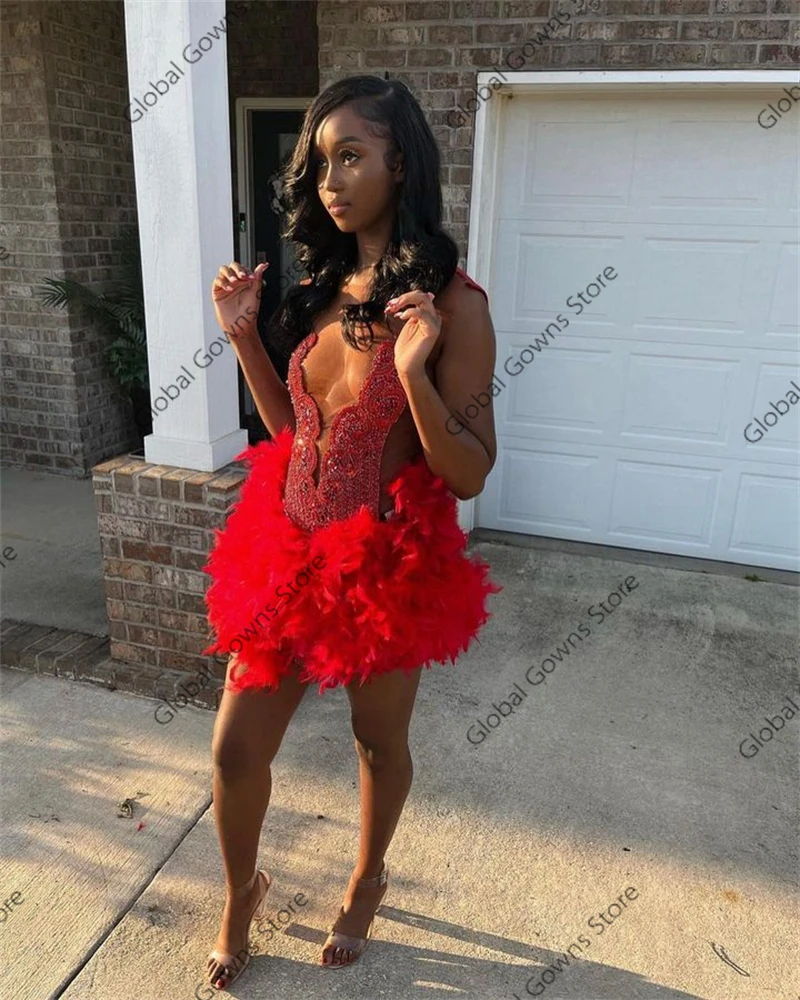 Red O Neck Short Prom Dress Black Girls For 2024 Crystal Beaded Birthday Party Gown Rhinestone Feathers Mini Cocktail Customized