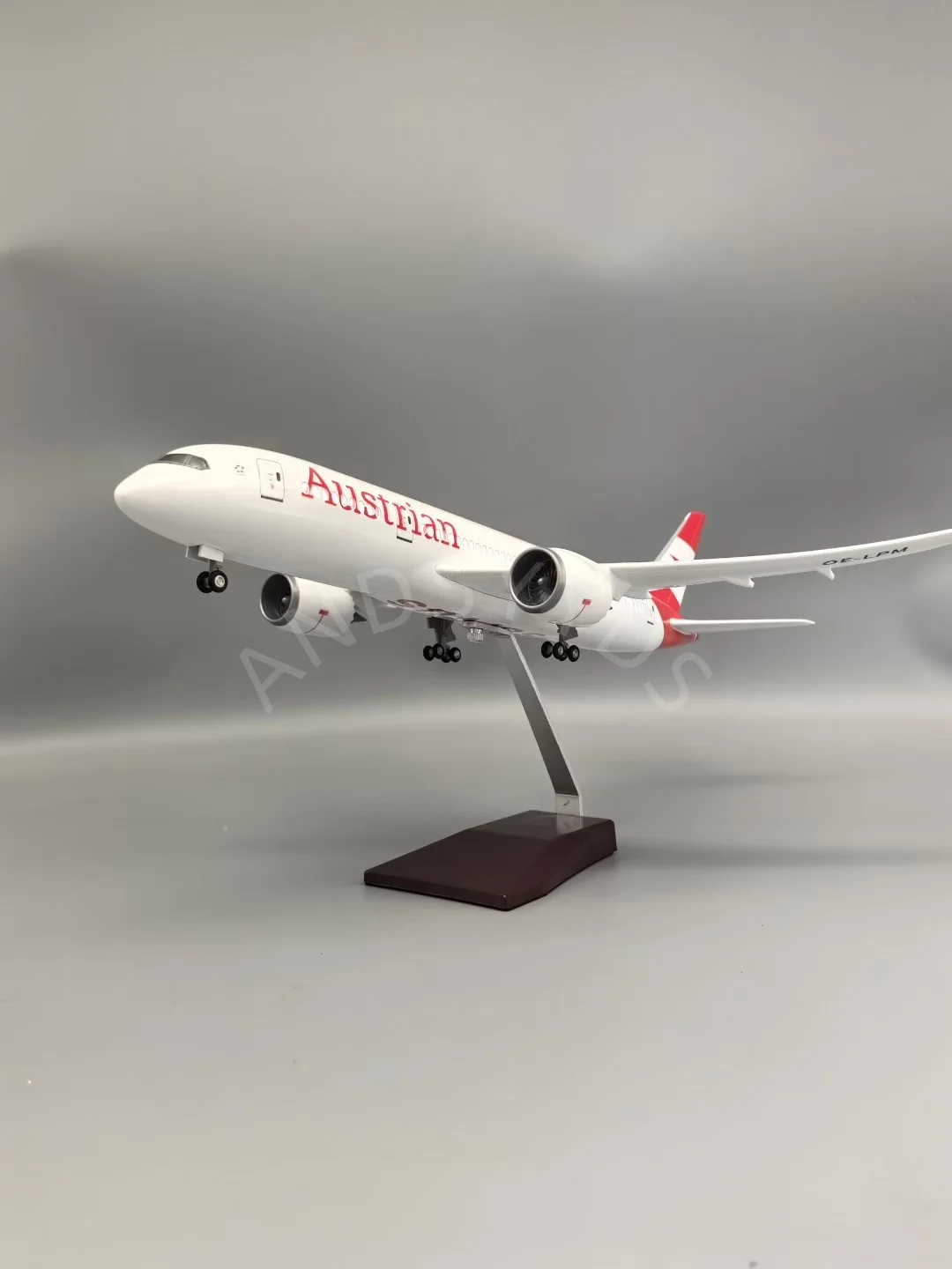 

B787 Austrian Airways 47cm 1/130 Scale Plane Toy Resin Diecast Aircraft Models Building With LED Light Base For Adult Collection