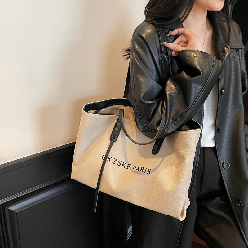 2025 حقيبة عصرية تحت الإبط لها قماش سعة كبيرة محفظة حمل حقيبة كتف كروسبودي عادية ركاب موضة علامة الحروف ​ ​