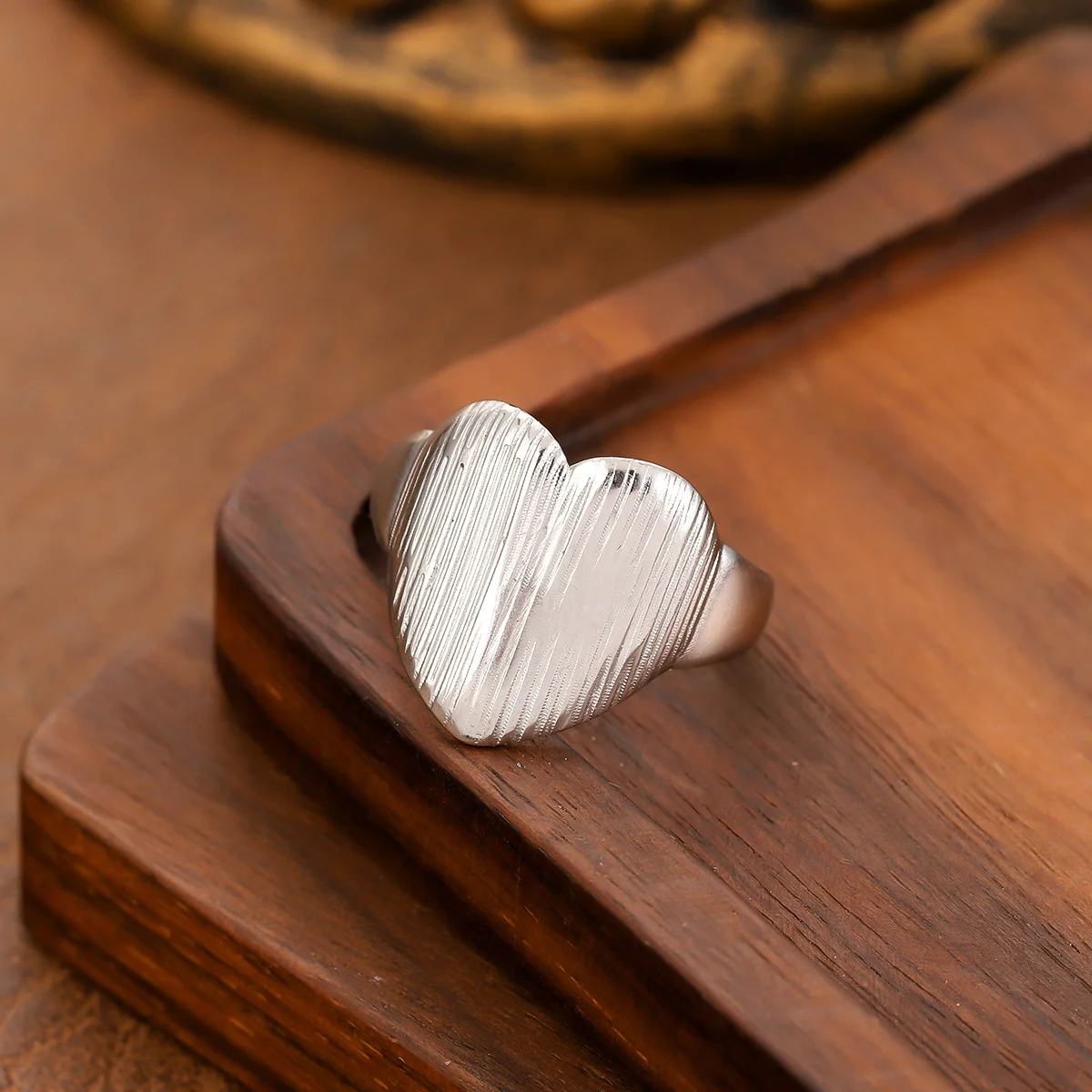 خاتم من الفولاذ المقاوم للصدأ مطلي بالذهب الفاخر الخفيف، معدن ثقيل مقاوم للماء وغير يتلاشى، مع حلقة إصبع قابلة للتعديل #4