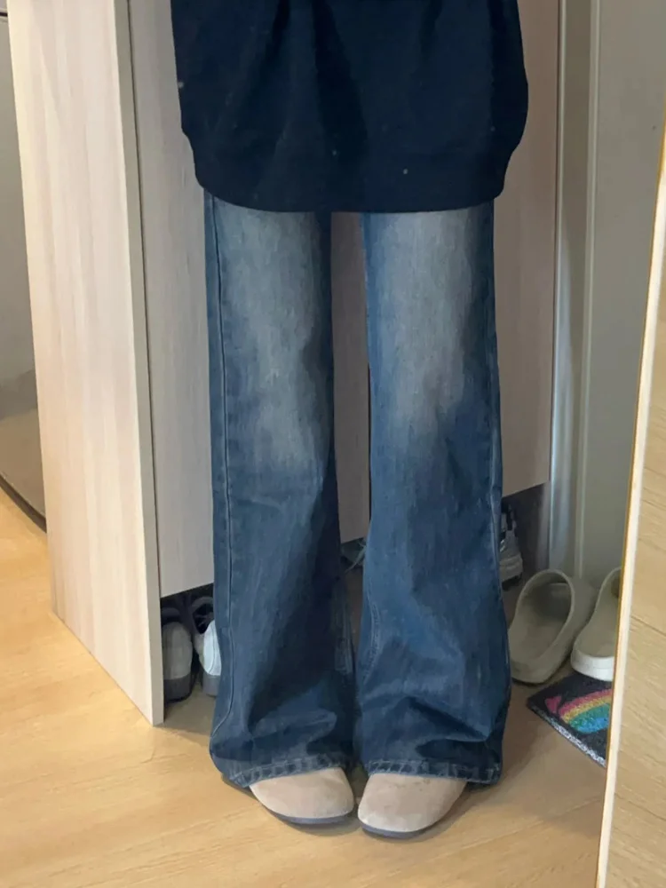 กางเกงยีนส์ทรงบานสีน้ำเงินเข้มสำหรับผู้หญิง รุ่นใหม่ ไซส์พลัส ทรงหลวม ช่วยให้ดูผอม ใส่ได้ทั้งฤดูใบไม้ร่วงและฤดูหนาว ไม่ใช่เลกกิ้งเข้าชุด กางเกงยีนส์เอวสูงลำลอง