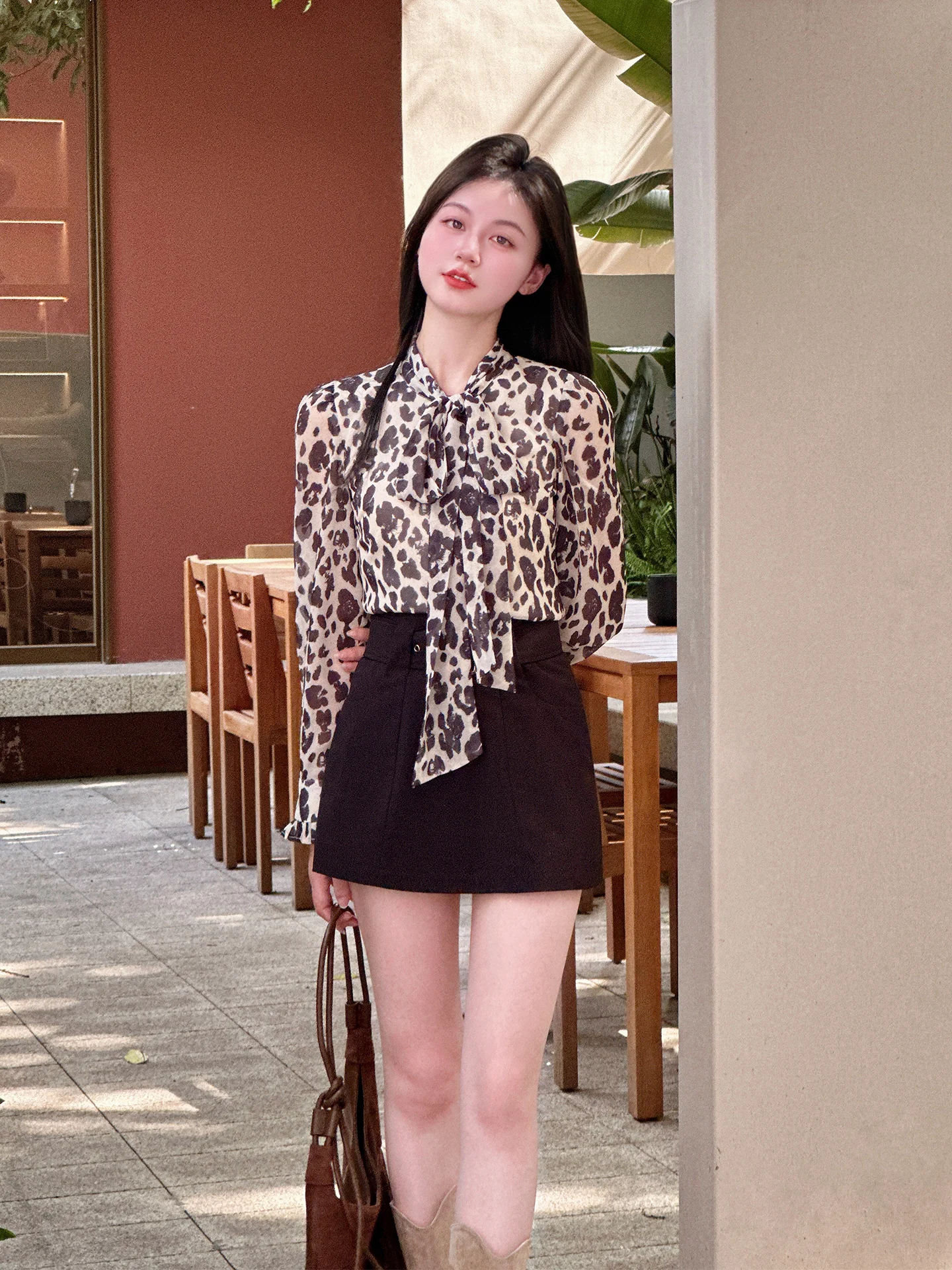 

Комплект Wild Muse SmallNApe: модная блузка с леопардовым принтом и длинными рукавами, универсальная юбка с высокой талией, женский осенний рабочий костюм