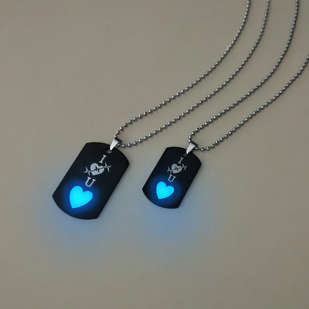 2 pieces/sets of luminous heart and beating heart pattern couple necklaces, fashionable and simple gift accessories for women