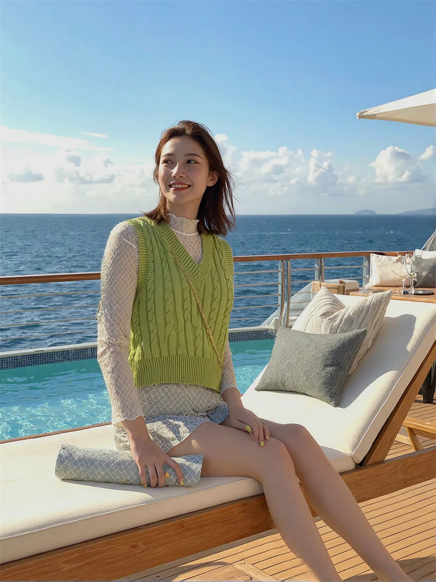 

Women's Knitting Vests Woman Loose Short White Autumn Loose-Fit Elegant Sleeveless French Style Minimalist Buttoned Fashion Soft