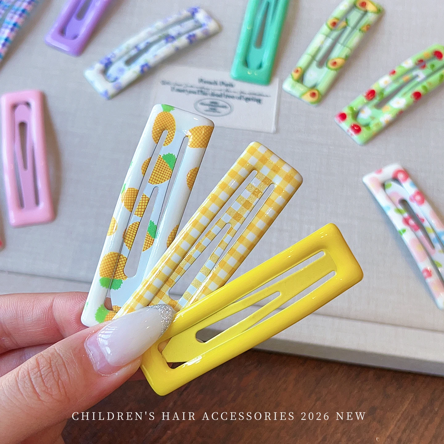 Süße Frucht-Blumen-Karo-Druck BB-Haarspangen für Mädchen, 6 Stück, niedliche Makronen-Farben, rutschfeste Haarspangen für Kinder. – Detail 5