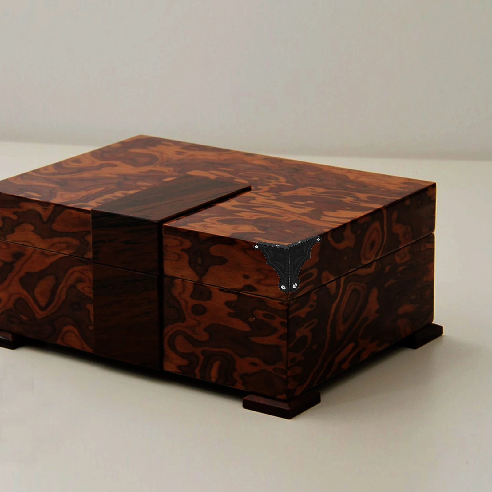 

20pcs Iron Sheet Corner Guards Metal Furniture Edge Protectors Right Angle Design For Box Table Wood Case Protection L-Shaped