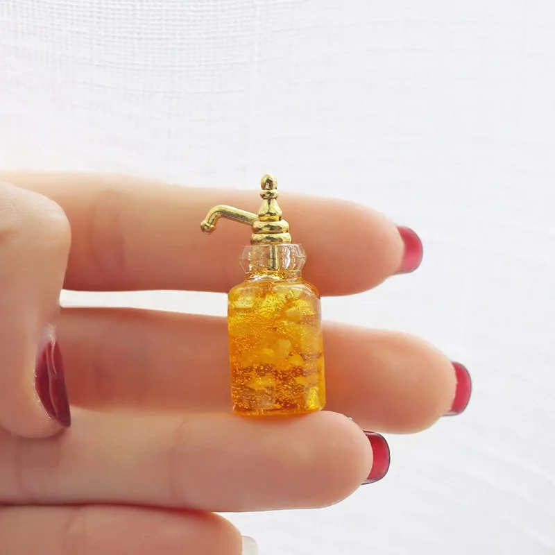 1: 12 mini glass jars, fruit wine beverage bottles, toy models, doll house accessories, micro scene shooting props, drinks