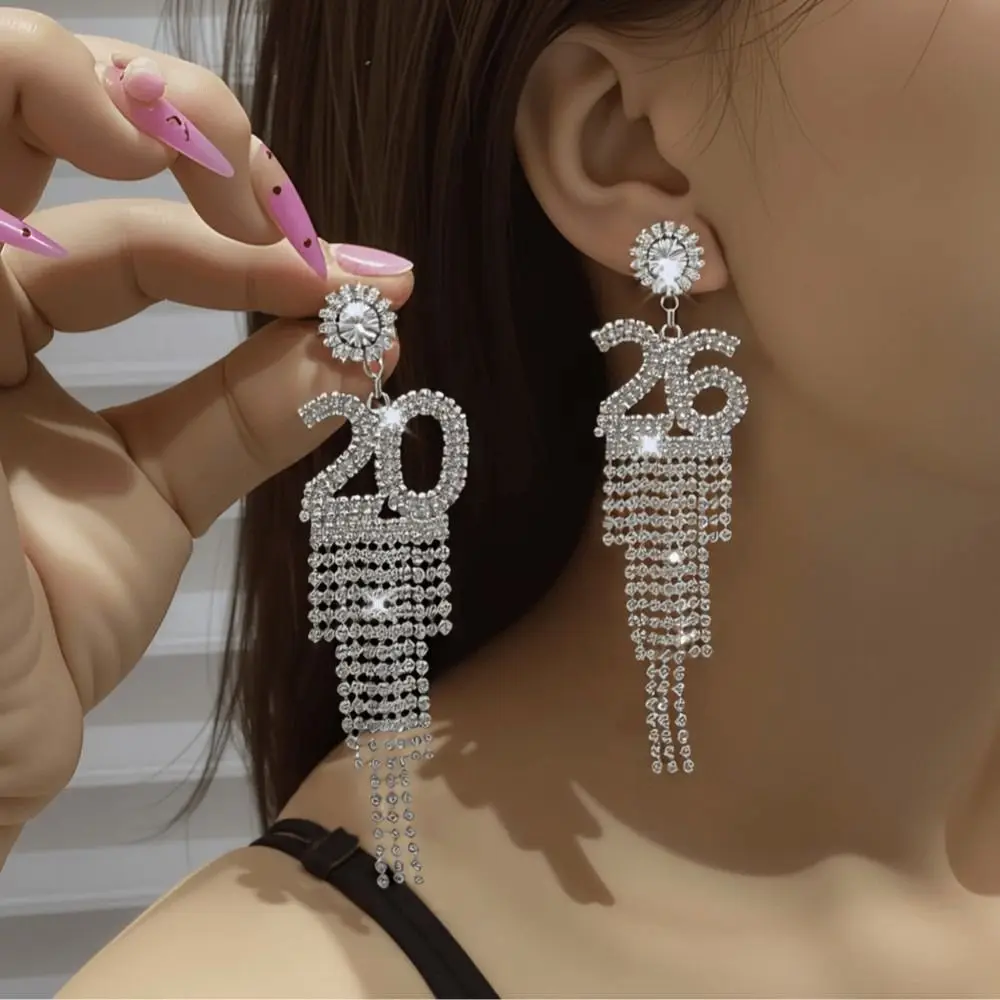 الجمالية 2026 أقراط حجر الراين كريستال مجوهرات السنة الجديدة أقراط 2026 قلادة لامعة حجر الراين أقراط عيد الميلاد #2