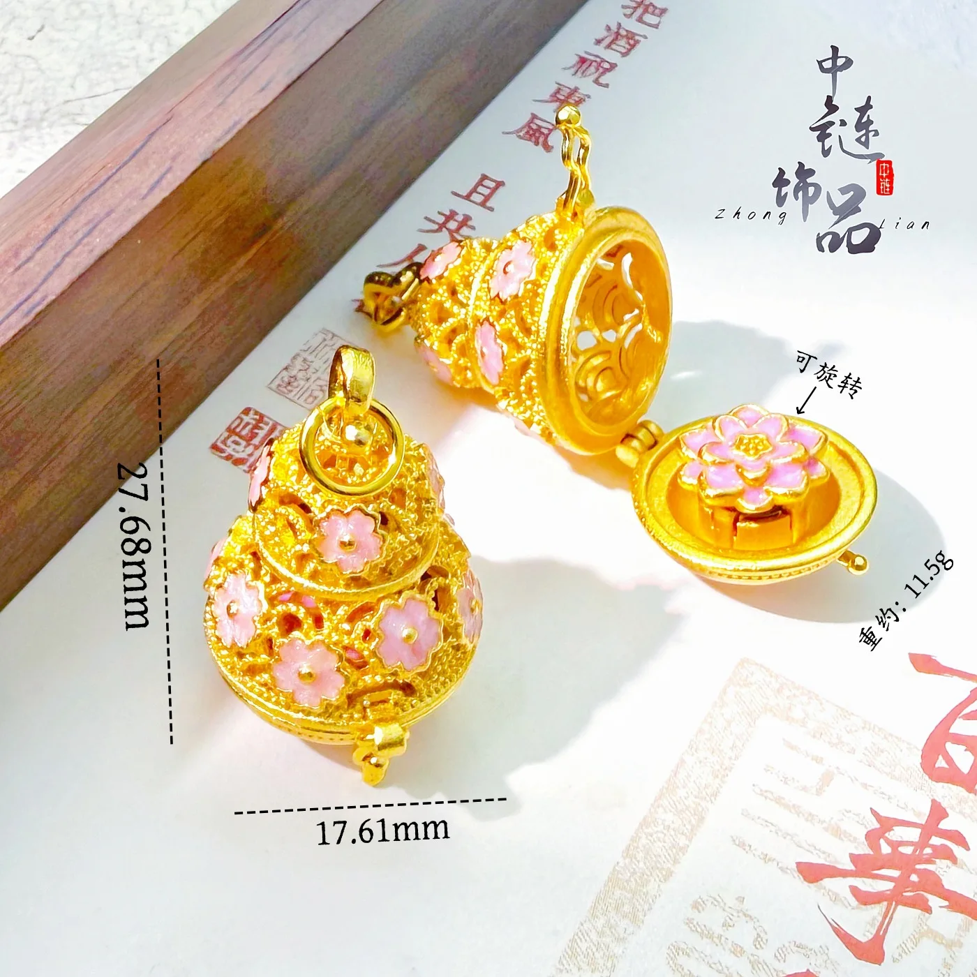 9999 gold can open the hollow filigree powder flower pendant, the rotating chain flower pendant sweater chain