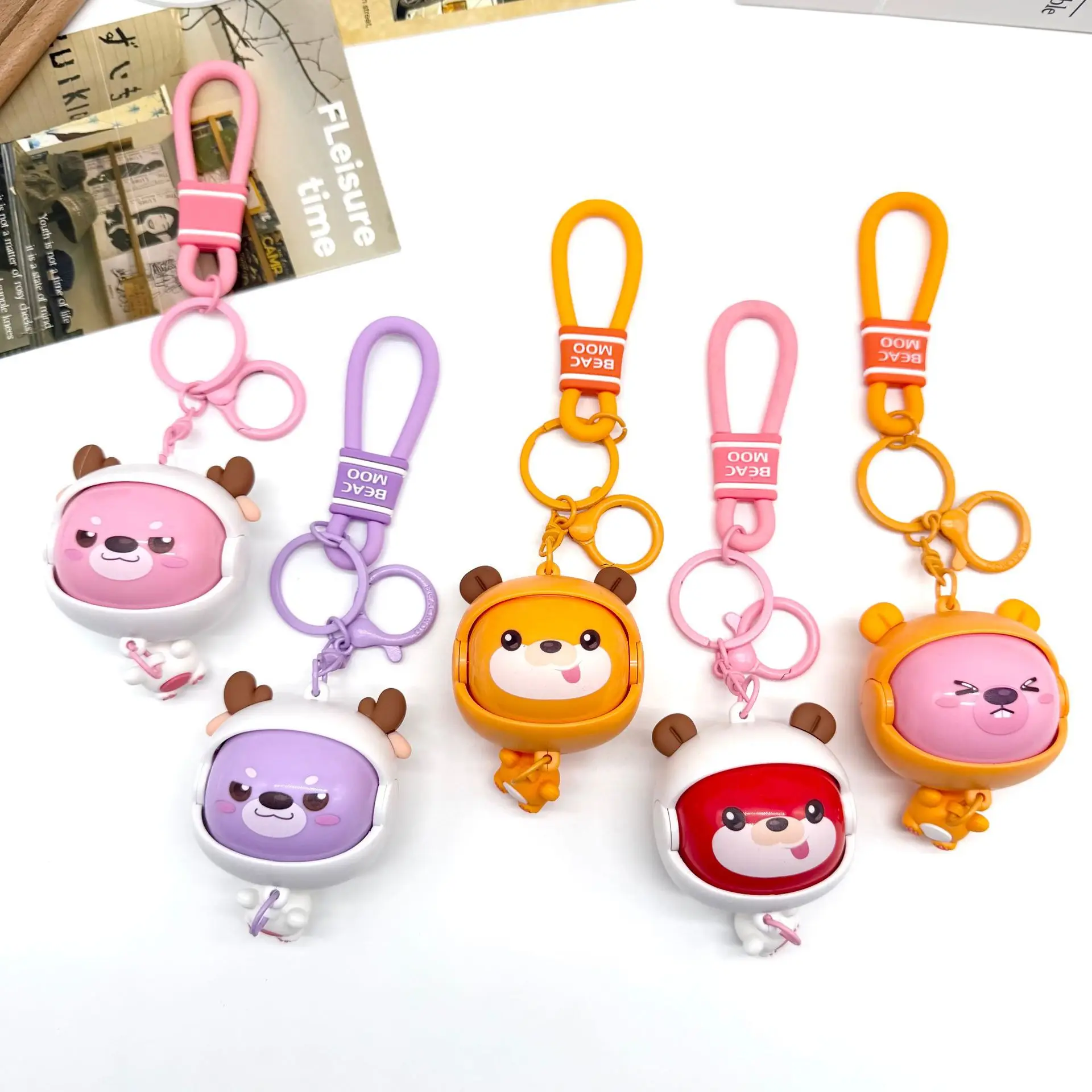 

Creative and Trendy Cartoon Teddy Bear Rotating Keychain Cute and Stress Relieving Face Changing Keychain Men's and Women's