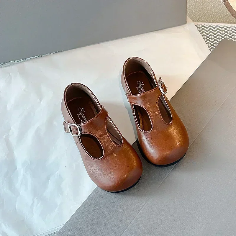 الفتيات الأميرة أحذية سوداء أصابع مستديرة 2025 موضة جديدة للأطفال أداء أحذية بولي Leather جلد عدم الانزلاق الأطفال حذاء مسطح 23-33