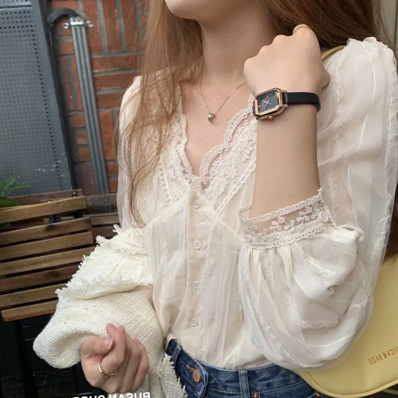 Shirts Women Lace Patchwork Fashion V-neck All-match Fairy Korean Style Clothes Designed Gentle Y2k Tops All-match Blusas Chic