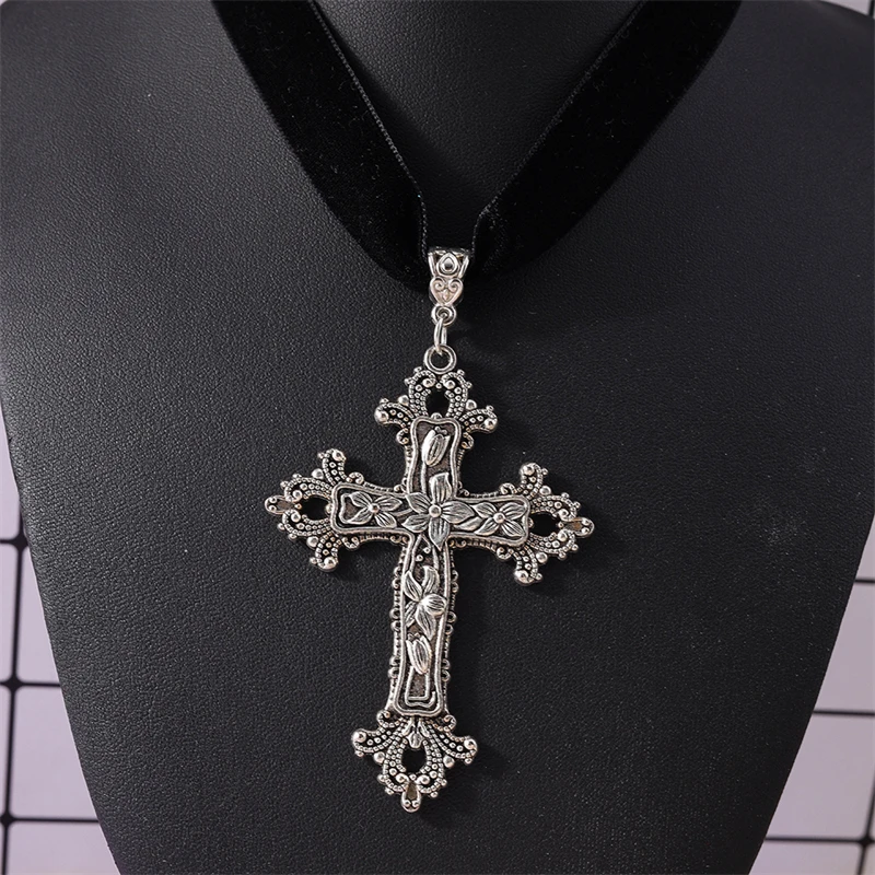 

Fashion Black Velvet Necklace for Women Punk Gothic Cross Pendant Necklace Girls Party Festival Gift DIY Jewelry Decoration