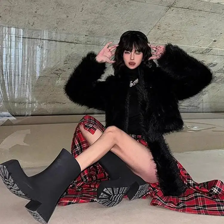 Czerwona spódnica w kratę, asymetryczna, o średniej długości, w kształcie litery A, damska, jesienno-zimowa, z wysokim stanem, wyszczuplająca, spódnice o długości do połowy łydki, styl uliczny.