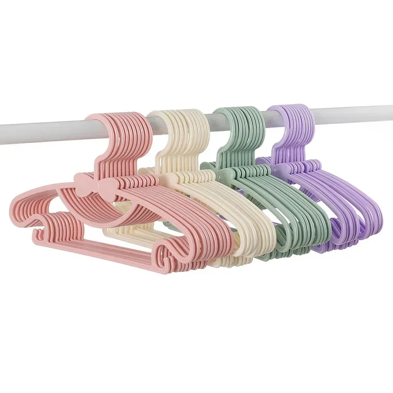 10pcs Cute Kids Clothes Hanger Racks Portable Plastic Display Hangers Windproof Children Coats Hanger Baby Clothing Organizer