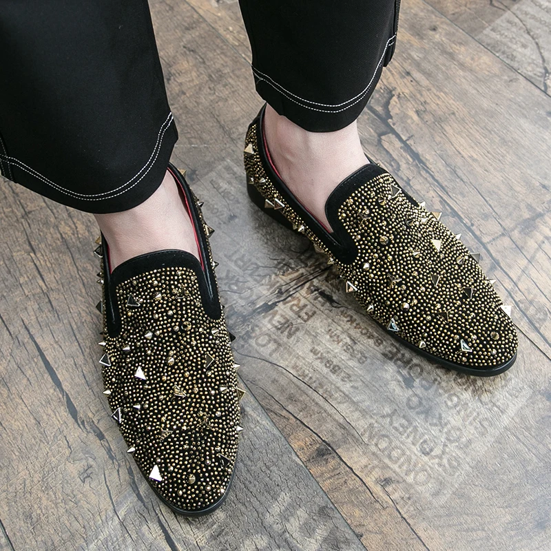 Personalized and Trendy Men Loafers Anti Suede for Youth Daily Comfort Rivet Party Nightclub Pointed Leather Shoes