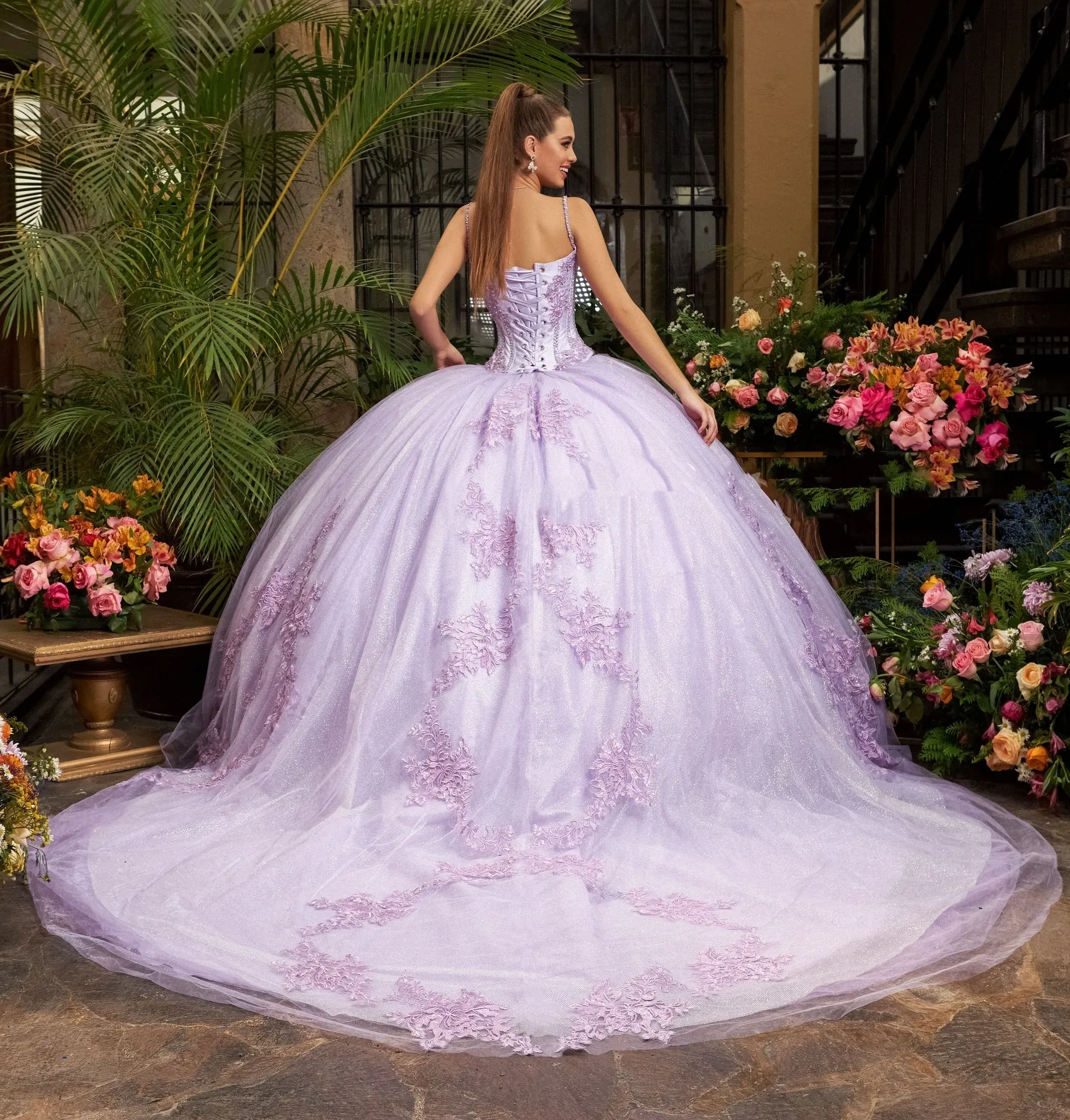 فساتين Quinceanera أرجوانية ثوب حفلة أشرطة سباغيتي تول زينة مطرز منتفخ مكسيكي حلو 16 فساتين 15 Anos مخصصة