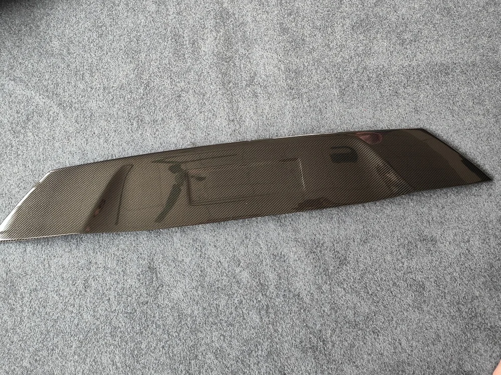 

Suitable for the 09-14 Ferrari California upgraded carbon fiber rear spoiler decorative panel body kit